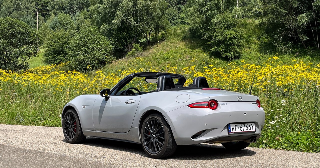 Jeśli przymkniemy oko na drobne wady, Mazda MX-5 okaże się idealnym kompanem wszelkich podróży. /Krzysztof Mocek /INTERIA.PL