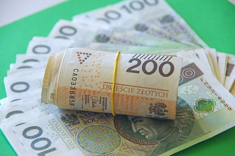 Jeśli rodzice wychowują naprzemiennie dziecko z orzeczeniem o niepełnosprawności, kwota dodatkowego bonu również zostaje podzielona - podobnie jak kwota podstawowego świadczenia /ZOFIA BAZAK /East News