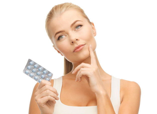 Jeśli zażywasz pigułki antykoncepcyjne - odwiedzaj częściej okulistę. /123RF/PICSEL