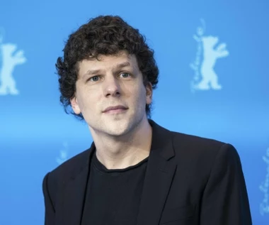 Jesse Einsenberg rozpoczął sceny do filmu dziejącego się w Polsce. Zagra w nim gwiazda "Sukcesji"