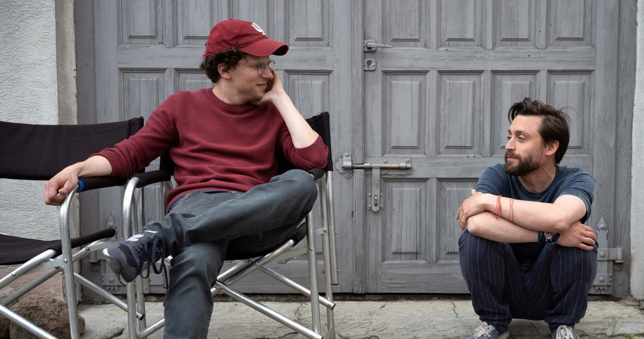 Jesse Eisenberg i Kieran Culkin na planie filmu "Prawdziwy ból" /materiały prasowe