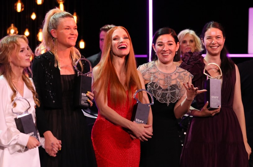 Jessica Chastain (C) ze Srerbną Muszlą dla najlepszej aktorki festiwalu w San Sebastian /JB Lacroix/WireImage /Getty Images