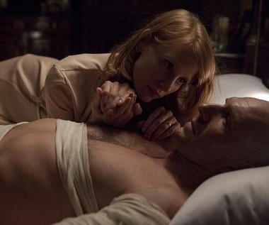 Jessica Chastain i Ralph Fiennes w scenie z filmu "Koriolan"
