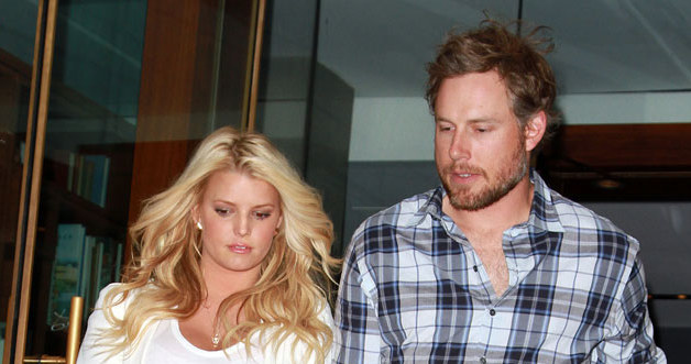 Jessica Simpson z narzeczonym, Erikiem Johnsonem /Splashnews