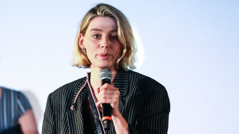 Jest córką znanych aktorów. Otrzymała nominację do "studenckiego Oscara"