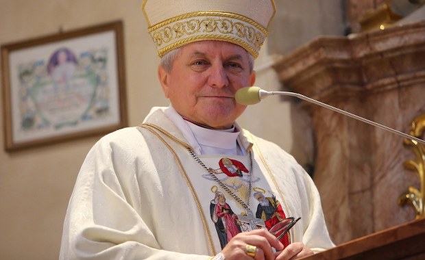 Jest dochodzenie wobec bp Edwarda Janiaka. Miał ukrywać pedofilię, grozi mu usunięcie z urzędu