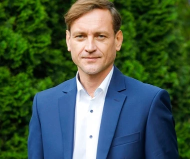 Jest gwiazdą polskich seriali. Przez lata mieszkał... w Indiach!