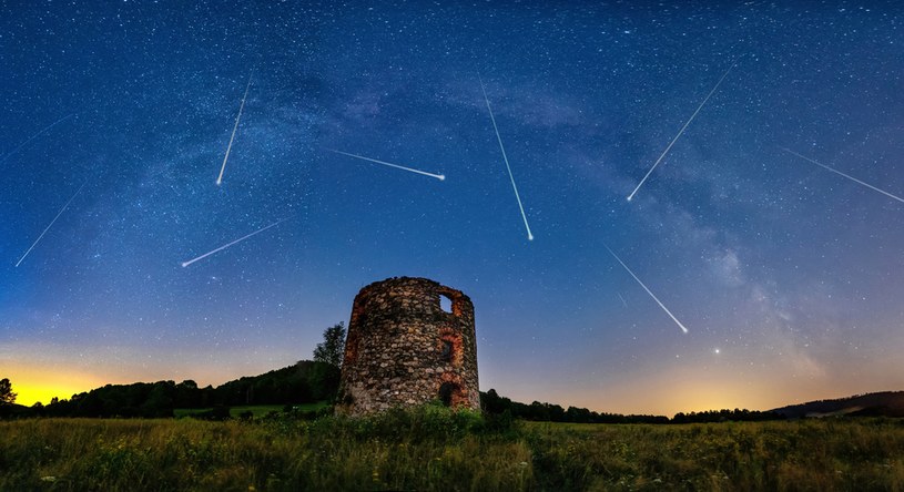 Jest jeden warunek, żeby obserwować meteory. To bezchmurne niebo. /123RF/PICSEL