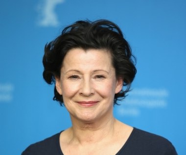 Jest jedną z najbardziej cenionych aktorek Teatru Wybrzeże w Gdańsku oraz pedagogiem w Akademii Muzycznej im. Stanisława Moniuszki. Mimo wielkiego zawodowego doświadczenia, szersza widownia usłyszała o niej dopiero kilka lat temu...

We wtorek, 20 czerwca, Dorota Kolak kończy 60 lat.

"Wbrew stereotypom, [dopiero] odkąd skończyłam pięćdziesiąt lat, posypały się propozycje. Moje sprawy zawodowe nabrały tempa" - mówiła aktorka w wywiadzie dla magazynu "Pani".