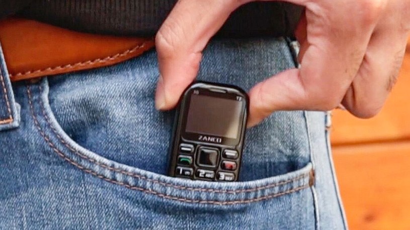 Jest najmniejszym telefonem na świecie, ale potrafi naprawdę wiele i działa 7 dni /Geekweek