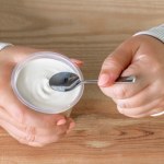 ​Jest o wiele zdrowszy od zwykłego jogurtu. Ma więcej białka i pozwala schudnąć