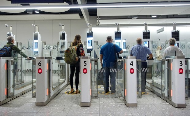 Jest porozumienie krajów UE ws. praw pasażerów. Odszkodowanie po 3 godzinach opóźnienia