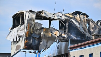 Jest śledztwo w sprawie pożaru hali w Mińsku Mazowieckim. Spaleniznę czuć nadal