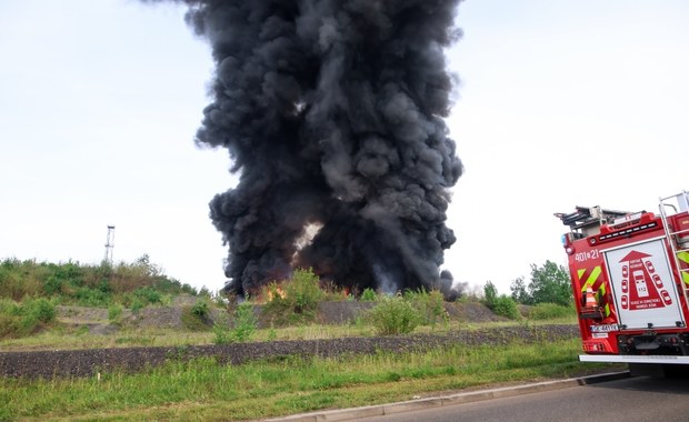 ​Jest śledztwo w sprawie pożaru składowiska w Siemianowicach. "Wisła niezagrożona"