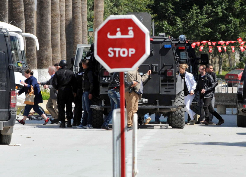 Jest śledztwo w sprawie zamachu w Tunezji /PAP/EPA