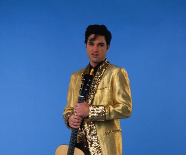 Jest synem aktora Binga Russella, dzięki czemu już jako dziesięciolatek zagrał w kilku serialach i filmach telewizyjnych, głównie wytwórni Disneya. Pierwszy raz na dużym ekranie można go było zobaczyć w 1963 roku i był to debiut, który pamięta się do końca życia. W filmie Normana Tauroga "Co się wydarzyło na Targach Światowych" mały Kurt wystąpił bowiem u boku samego Elvisa Presley'a (Russell wcielił się w chłopca, który... kopie gwiazdora). Zdarzenie to wywarło ogromne wrażenie na młodzieńcu, który w ciągu kolejnych lat swojej kariery kilka razy będzie przyjmował role w różny sposób związane z niezapomnianym królem rock and rolla, w ten sposób oddając muzykowi swoisty hołd. Dokładnie 16 lat po spotkaniu z legendarnym piosenkarzem to właśnie w niego wcielił się w produkcji, która rozpoczęła jego wielką karierę. Za rolę w biograficznym filmie stacji ABC zatytułowanym "Elvis" dostał zresztą nominację do nagrody Emmy.