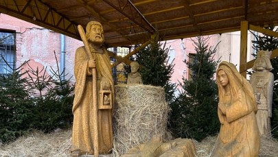 Jest tam Bolesław Chrobry i pasterz o twarzy patrona miasta. Oryginalna szopka w Olsztynie