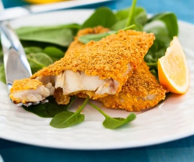 Jest tańsza od dorsza, nie ma ości, a mięso soczyste i delikatne. W Biedronce i Lidlu można ją kupić w promocji 