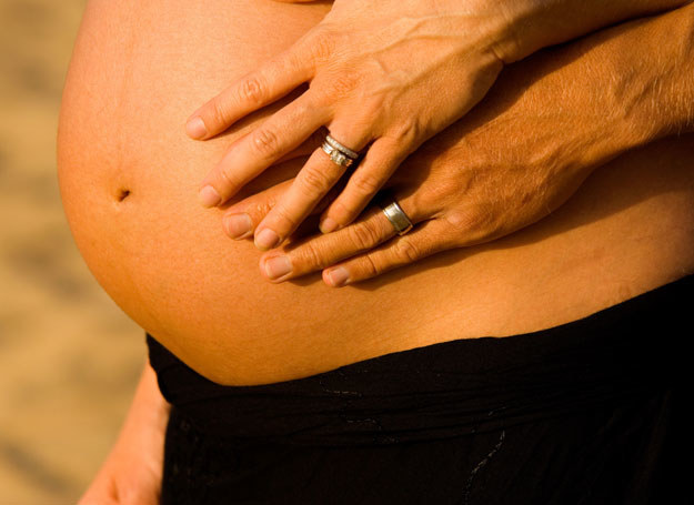 Jest wiele metod łagodzenia bólu porodowego /ThetaXstock