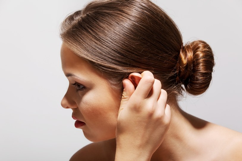 Jest wiele przyczyn bólu i swędzenia swędzenia uszu /123RF/PICSEL