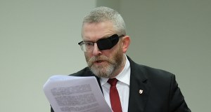 Jest wiosek do PE o zgodę na zatrzymanie Grzegorza Brauna