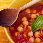 Jest wolna od cholesterolu. Dobrze wypływa na żołądek, trzustkę i śledzionę