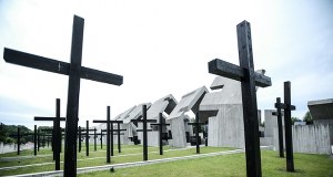 Jest wyrok ws. urzędników, którzy biesiadowali na terenie mauzoleum