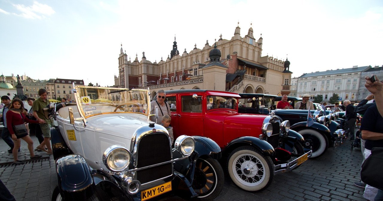 Jesteś fanem oldtimerów? Poważnie zastanów się nad swoim życiem... /Jan Graczyński /East News