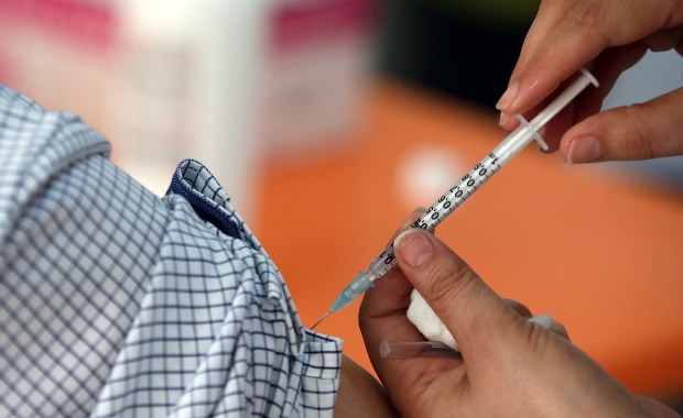 Jesteś osobą pełnoletnią? Zapisz się na szczepienie przeciw Covid-19