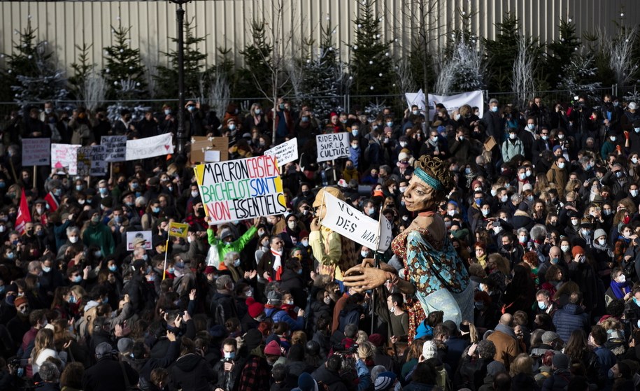 Jesteśmy w depresji – ludzie kultury demonstrują w Paryżu /IAN LANGSDON /PAP/EPA