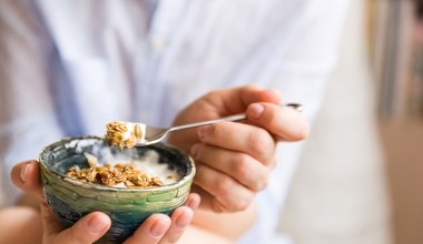 Jesz ciepłą czy zimną owsiankę?  Sprawdź, która jest zdrowsza 