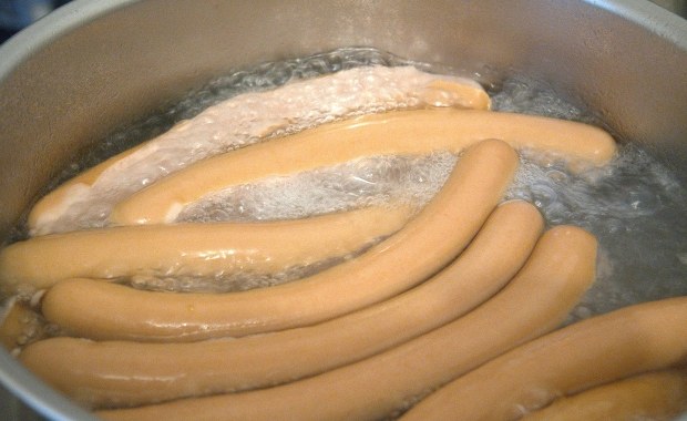 Jesz parówki na śniadanie? Oto, co o tym sądzi dietetyk