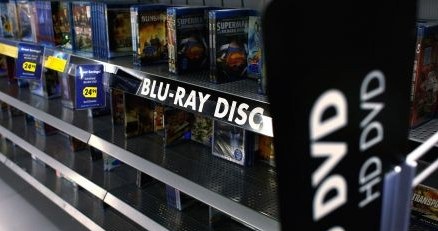 Jeszcze kilka lat temu myśleliśmy, że walka między HD DVD a Blu-ray potrwa latami. /AFP