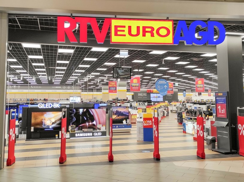 Jeszcze w 2022 roku przeciętne zatrudnienie w spółce Euro-net, czyli u operatora sklepów RTV Euro AGD i internetowego sklepu Ole Ole, wynosiło 7159 etatów wobec 6890 w 2021 roku /Piotr Kamionka /Reporter