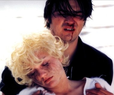 Jeszcze w trakcie studiów Edyta Olszówka zagrała epizod w "Psach" Pasikowskiego. Jednak pierwszą znaczącą rolą była ta w "Spisie cudzołożnic" Jerzego Stuhra w 1994 roku. 

W 1998 zgrała Marylin we włoskiej produkcji "Elvis i Marylin" (na zdjęciu), do której została wybrana z ponad 400 kandydatek z całego świata i za którą otrzymała nagrodę za rolę żeńską na Międzynarodowym Festiwalu Filmowym w Sulmonie w 1999 oraz na Festival du Film D'Aventures Valennciennes we Francji.