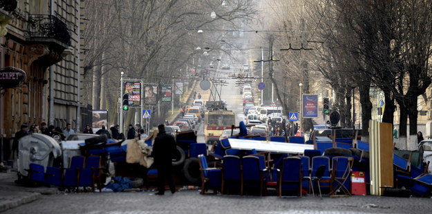 Jeszcze wczoraj na ulicach Lwowa pojawiały się barykady. Dziś życie wróciło do normy /Darek Delmanowicz /PAP