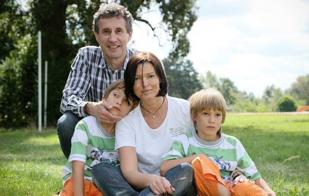 Jeszcze wszyscy razem: Ilona z mężem i synami, fot.Marcin Dławichowski &nbsp; /Agencja FORUM