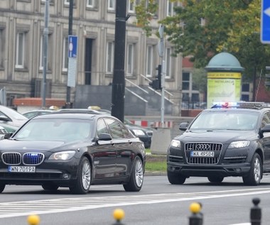 Jeżdżą "na zderzaku", a pierwszy toruje drogę