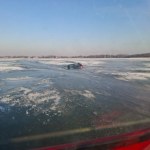 Jeździli po zamarzniętych Śniardwach. Załamał się pod nimi lód