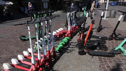 Jeździsz e-hulajnogą? Sprawdź, jakie zmiany wprowadzają niektóre miasta