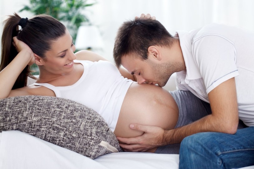 Jeżeli ciąża przebiega prawidłowo, nie ma żadnego powodu, by rezygnować ze współżycia /123RF/PICSEL