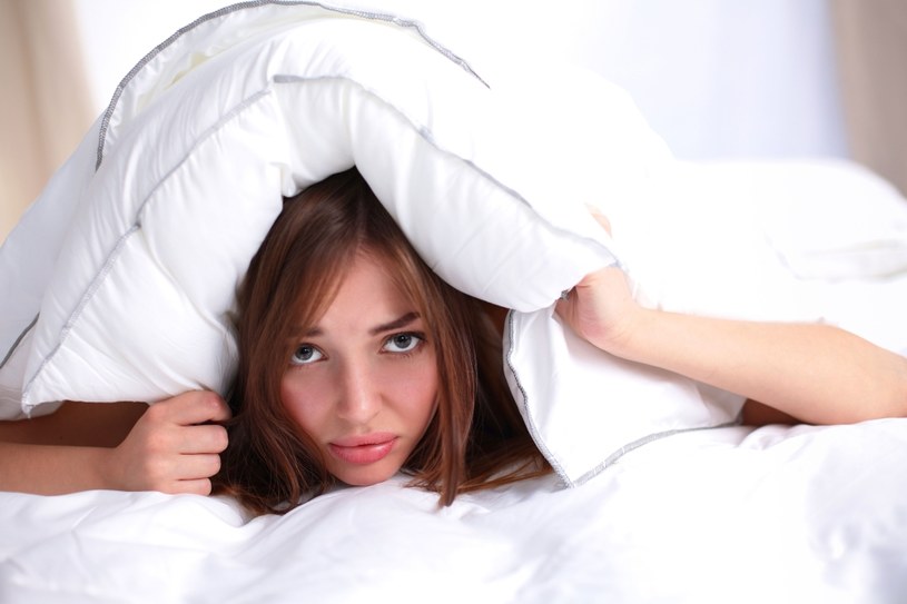 Jeżeli twoje kłopoty ze snem trwają dłużej niż kilka dni, zwróć się do lekarza /123RF/PICSEL