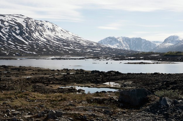 Jezioro Breidalsvatnet niedaleko Grotli /GORM KALLESTAD /PAP/EPA