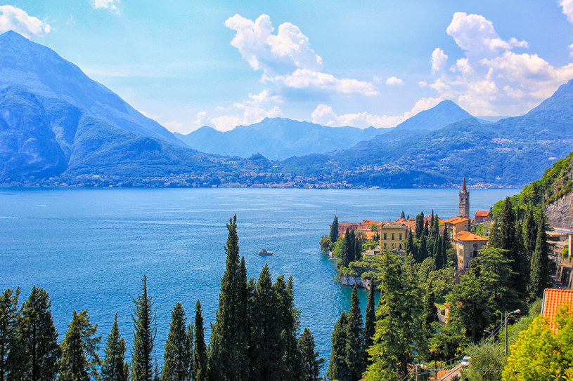 Jezioro Como to jedno z najpiękniejszych miejsc we Włoszech, które przyciąga tysiące turystów /123RF/PICSEL