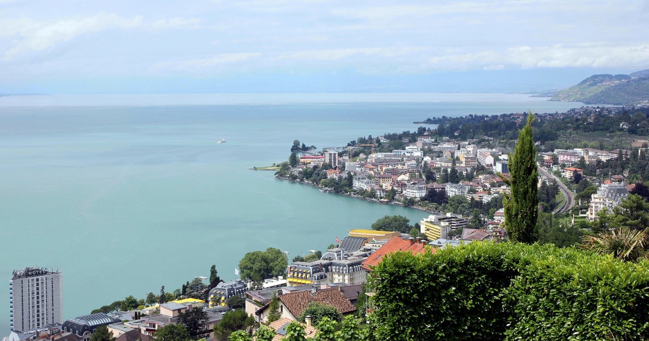 Jezioro Genewskie nazywane jest lustrem Alp. /Artur Barbarowski /East News