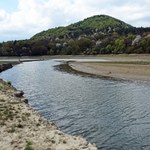 Jezioro w Beskidach niknie w oczach. Wody jest jak na lekarstwo