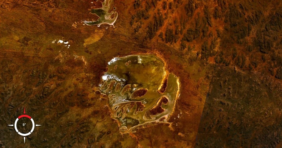 Jezioro w centralnej części krateru Acraman. /NASA /Wikimedia