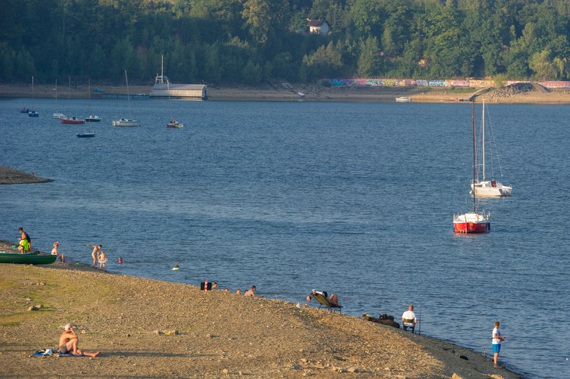 Jezioro Żywieckie zachwyca o każdej porze roku /Tadeusz Koniarz/REPORTER /East News