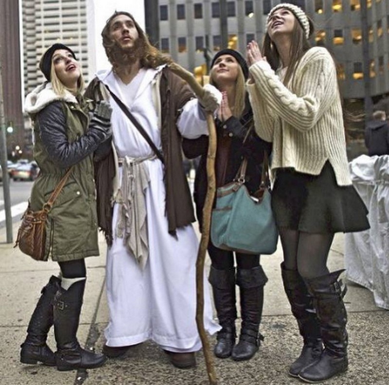 Jezus z Filadelfii i jego rozmodlone owieczki /Instagram/ @phillyjesus /materiały prasowe