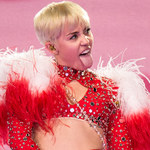 „Język Miley Cyrus prawie mnie zabił”. O co chodzi?